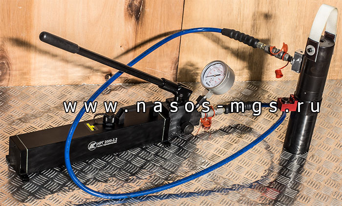 Насос ручной гидравлический сверхвысокого давления НРГ 2000-2.2 с тензорным домкратом ДГТ74-8П